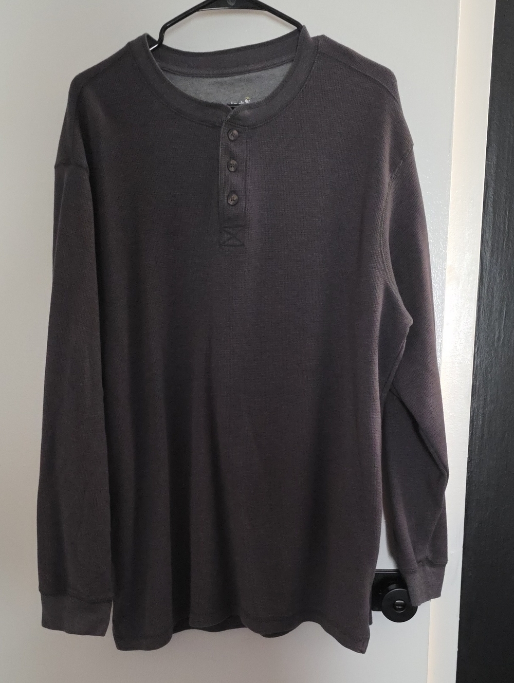 Men's Long-Sleeve Henley Shirt in Charcoal
